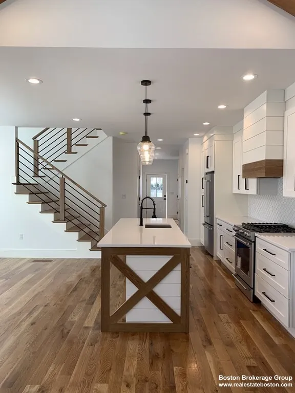 7 Sharon Ave, Auburndale