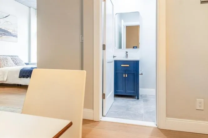 44 Bromfield St, Downtown