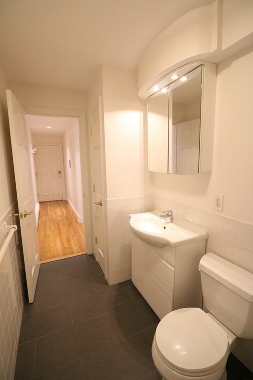 30 Upland Rd, Neighborhood Nine