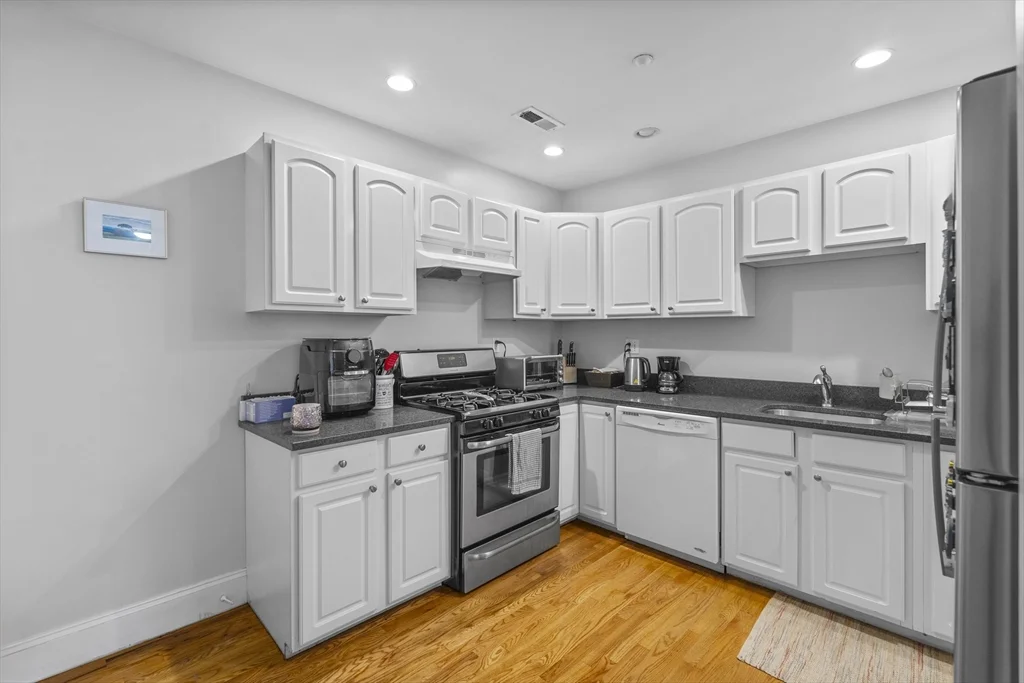 320 W Broadway, South Boston