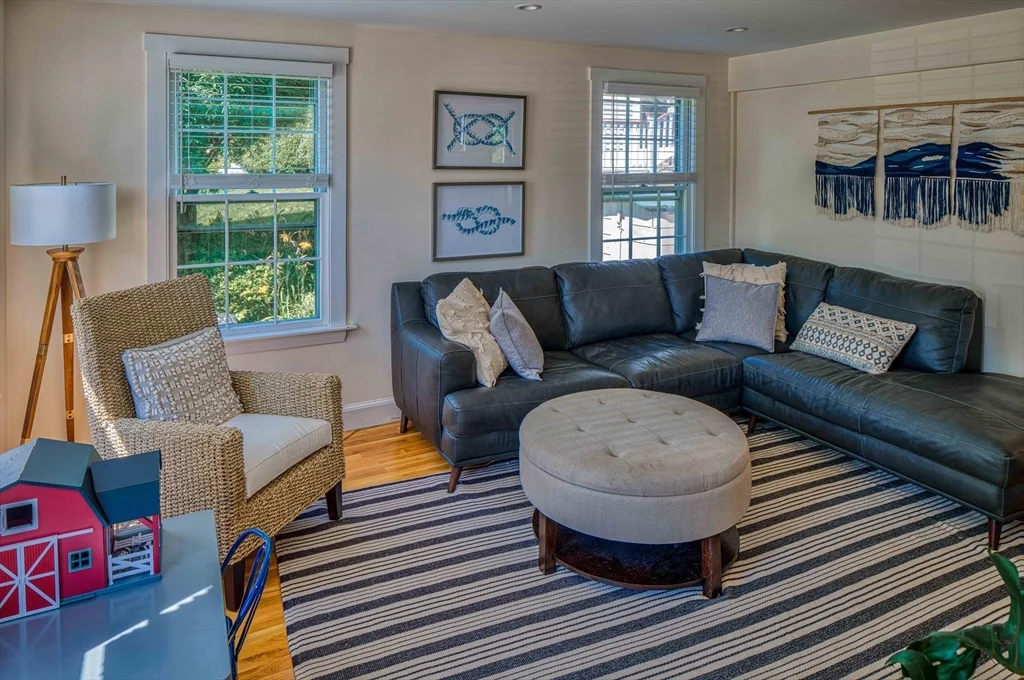 11 Gingerbread Hill, Marblehead