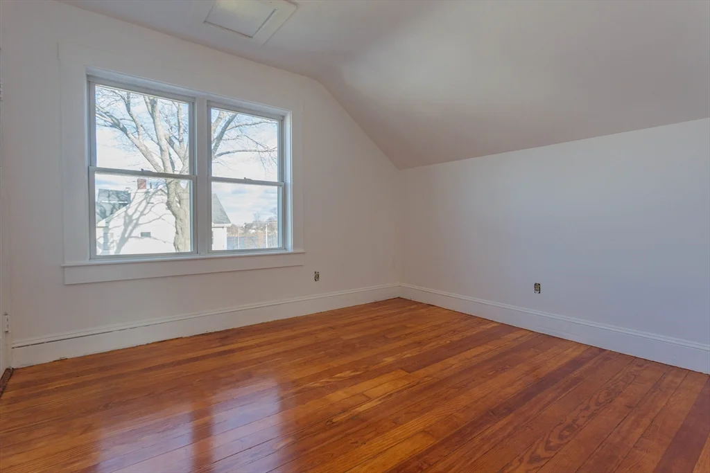 14 Vanness Rd, Weymouth