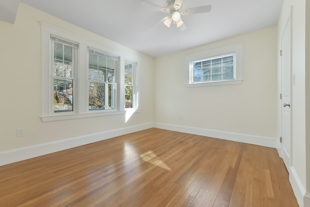 48 Manthorne Rd, Roxbury