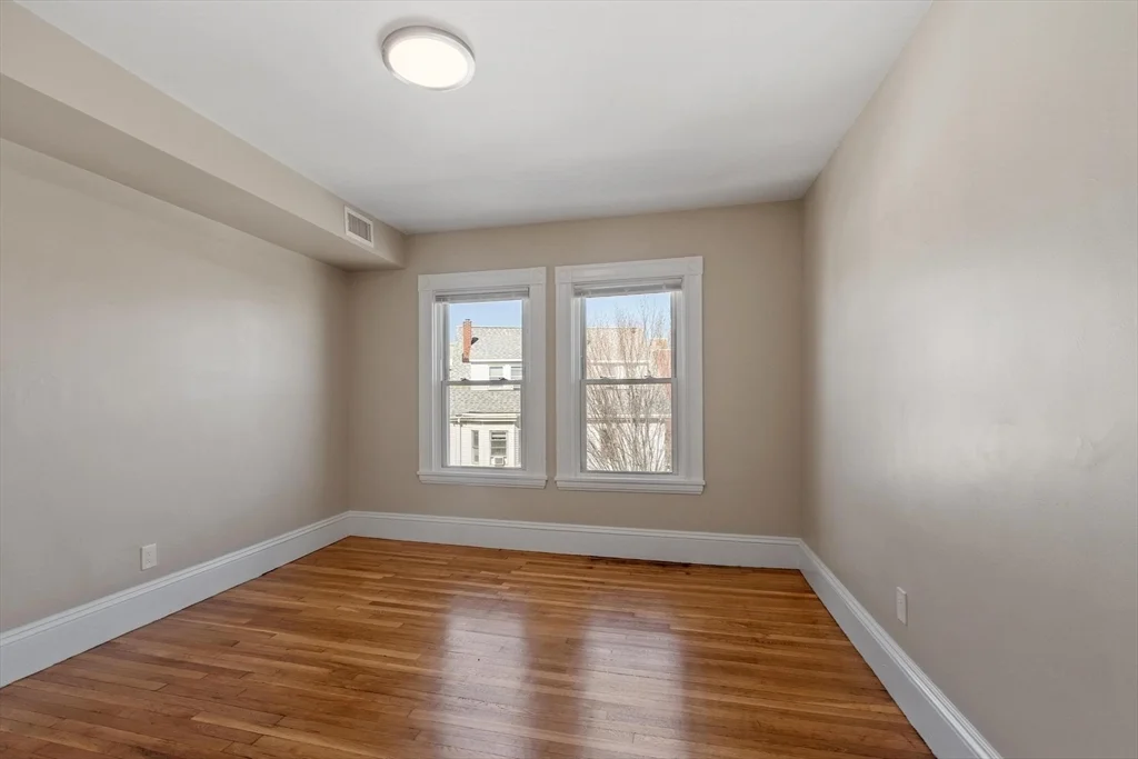 1590 Cambridge St, Mid-Cambridge