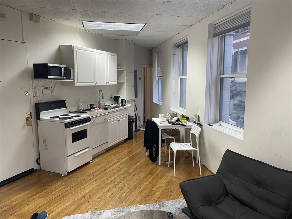 28 Kingston St, Leather District