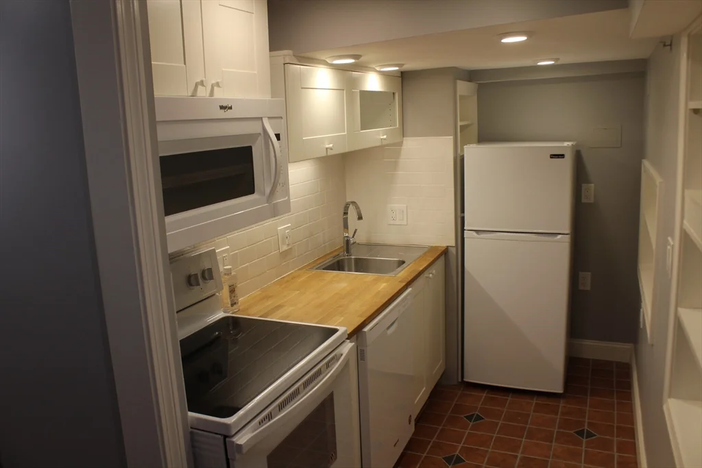 49 Brimmer St, Beacon Hill