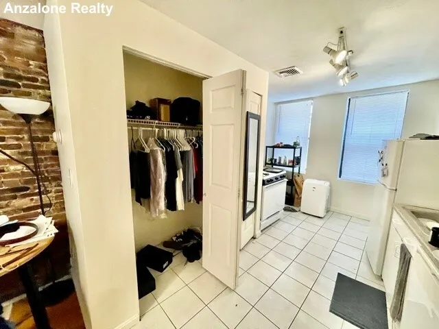 11 Charter St, North End