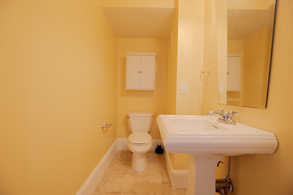 115 Taylor St, Waltham