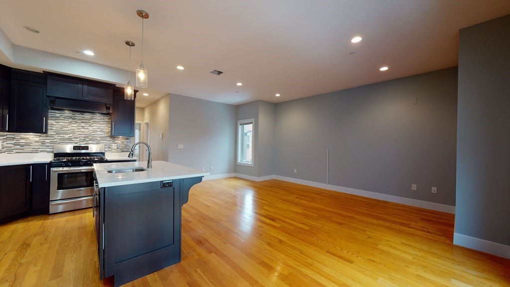 41 W 2nd St, South Boston