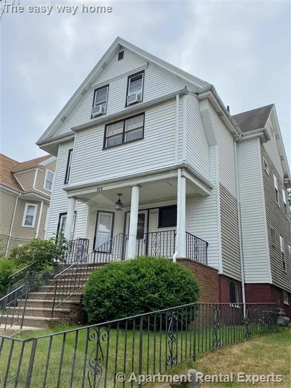 186 Powderhouse Blvd, Teele Square