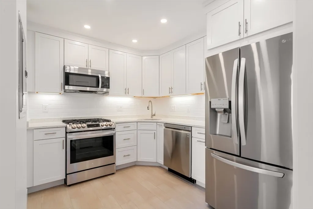 85 E India Row, Downtown