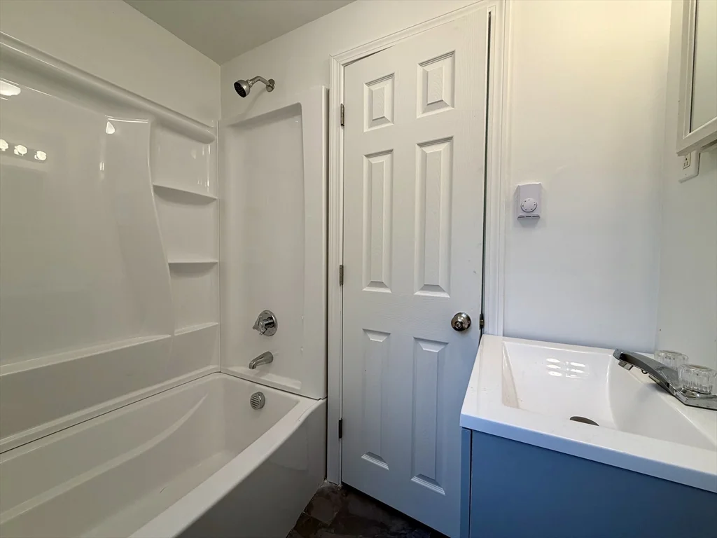 15 Park Ave, Foxboro