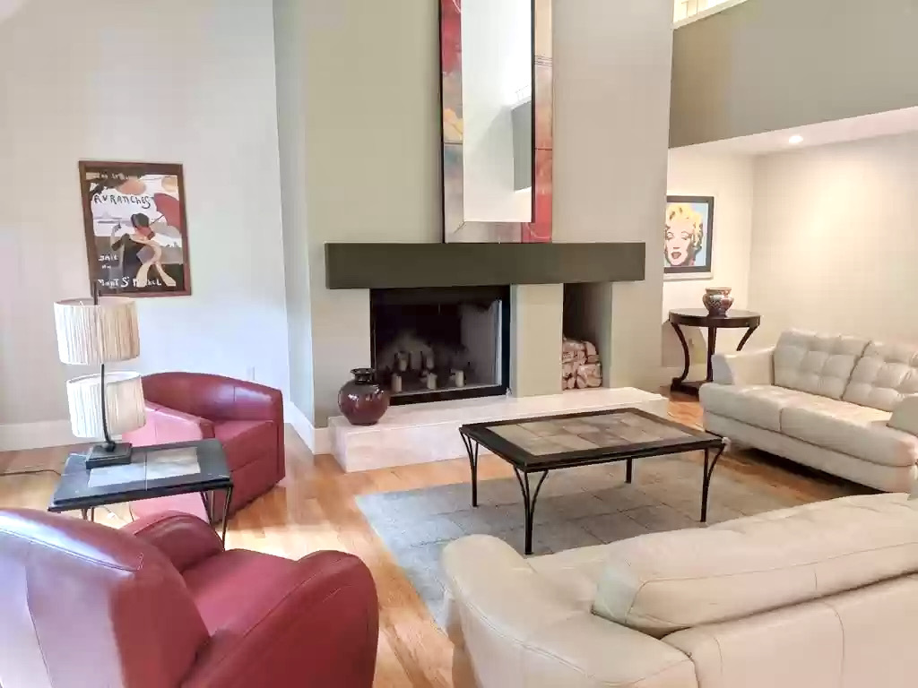 253 Nahanton St, Oak Hill