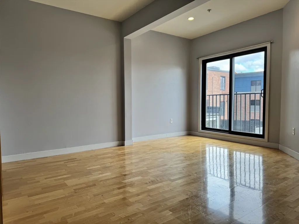 950 Dorchester Ave, Dorchester