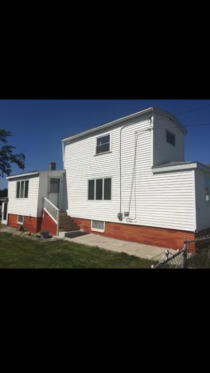 48 Shawmut St, Revere