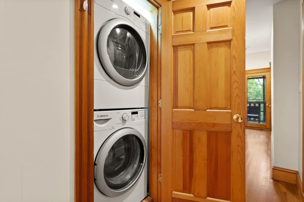 90 Browne St, Coolidge Corner