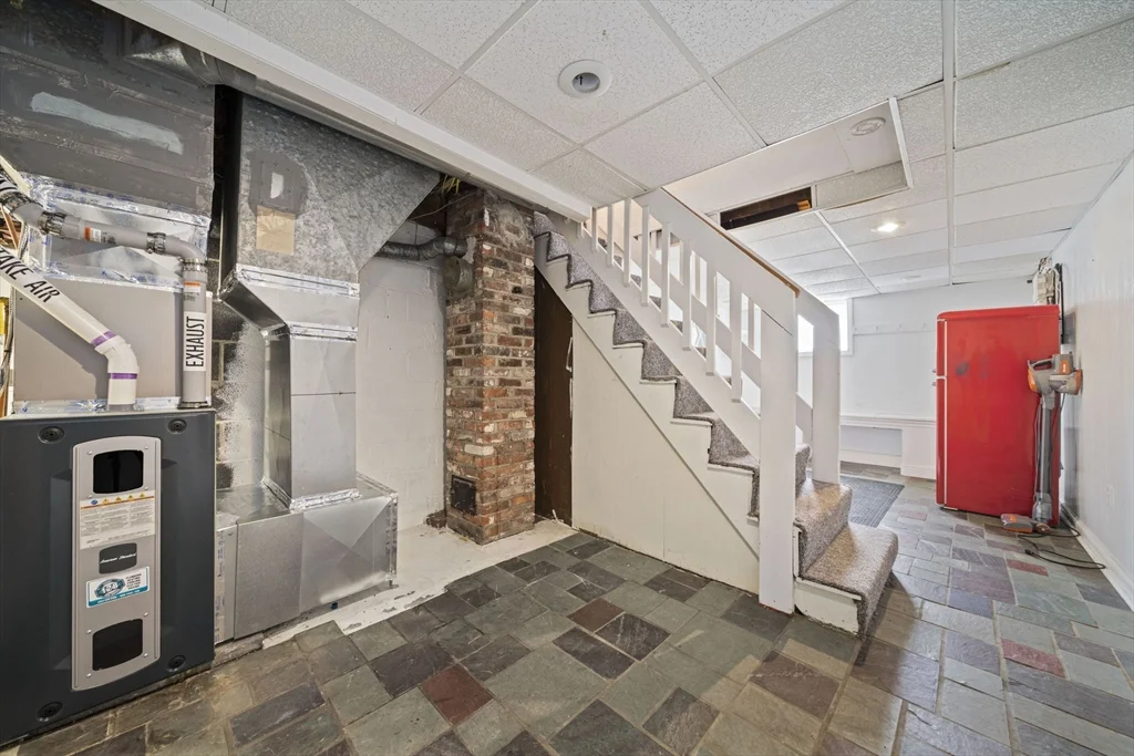 28 Hillside Ave, Stoneham