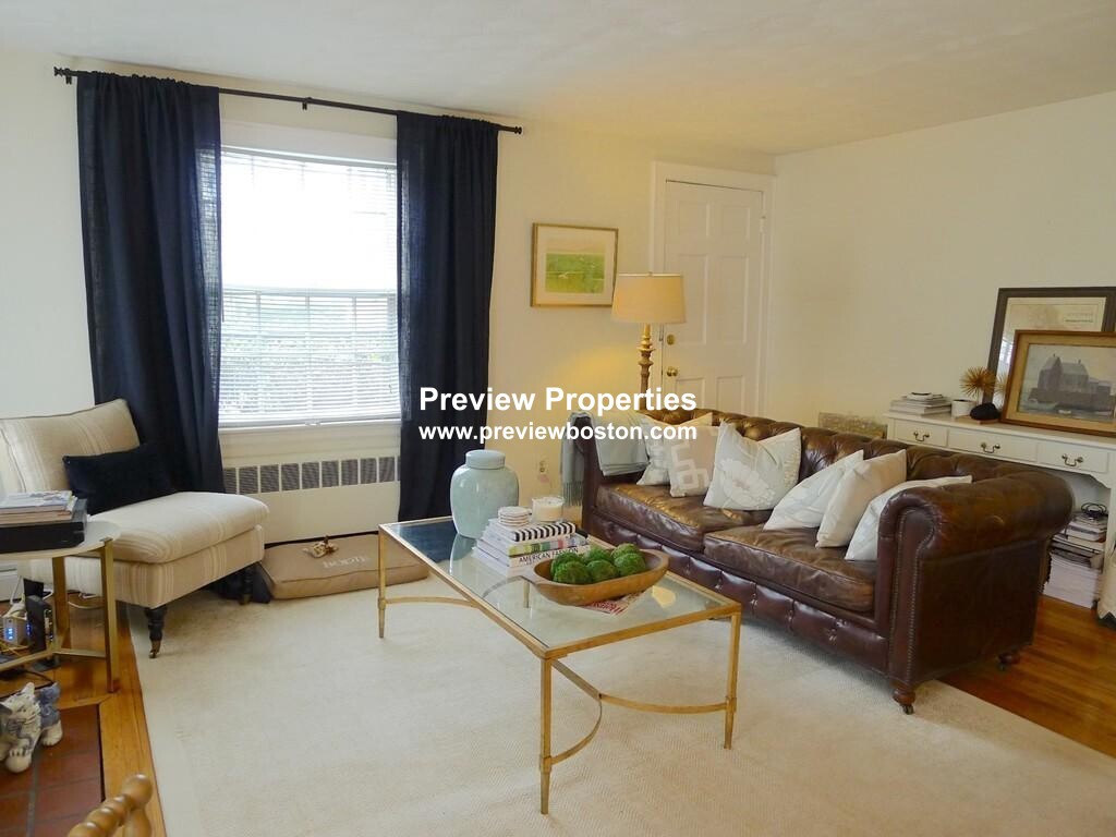 42 Hatfield, West Newton