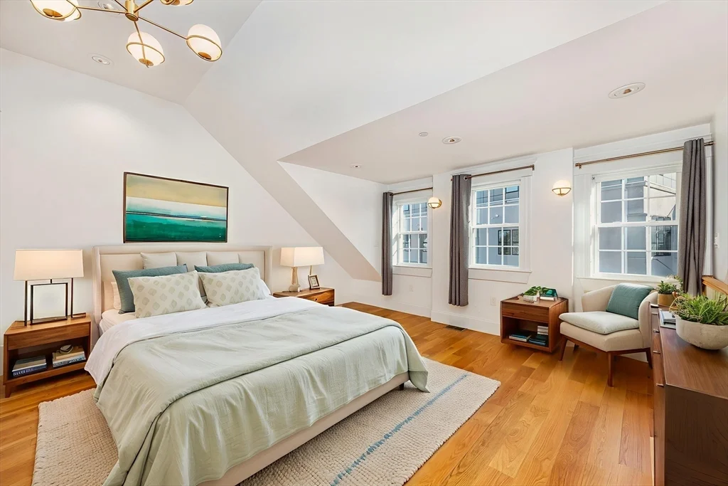 12 S Mason St, Salem