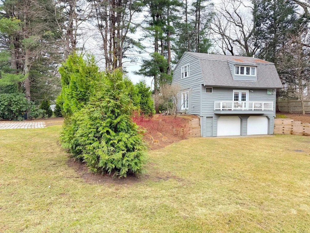 2 Wildflower Ln, Wayland