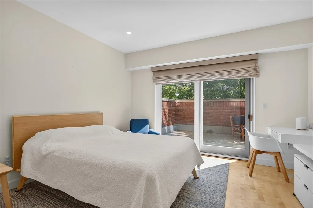 10 Bowdoin St, Downtown