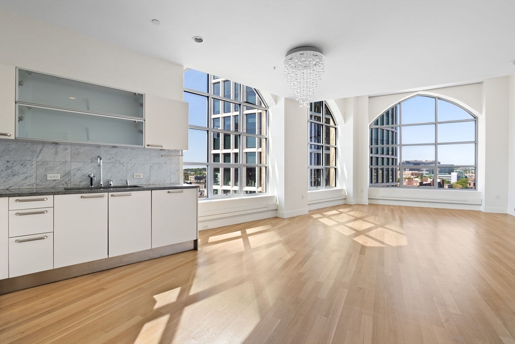 360 Newbury St, Back Bay