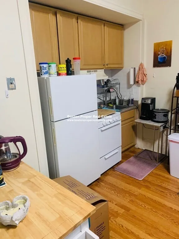 27 Bay State Rd, Fenway