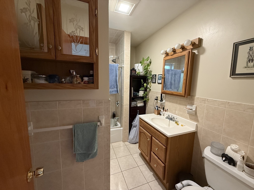 9 Rossmore St, Somerville