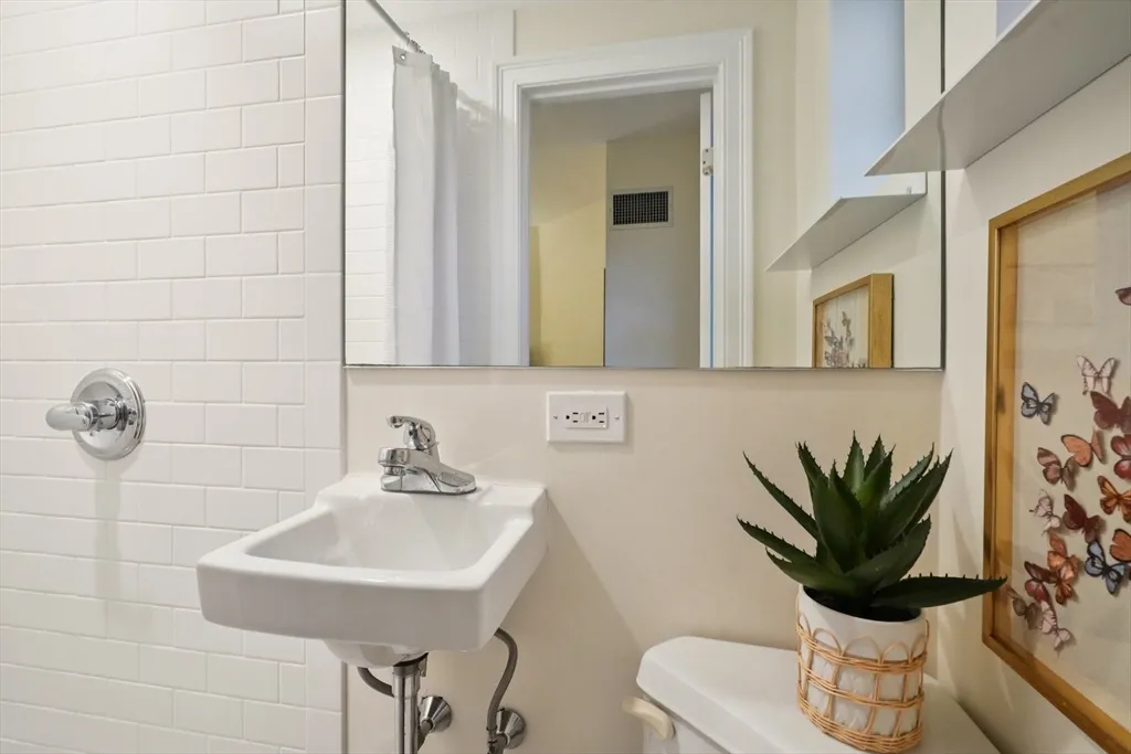 20 Chapel St, Longwood