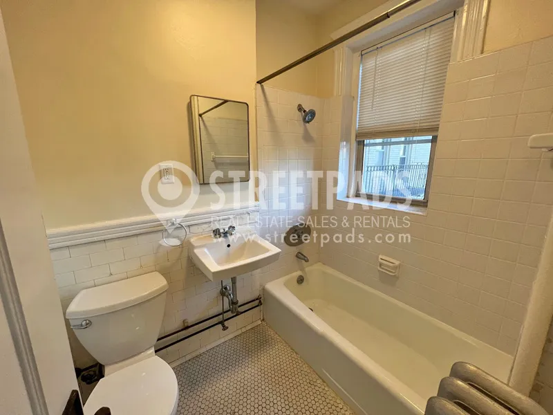 27 Park Dr, Fenway