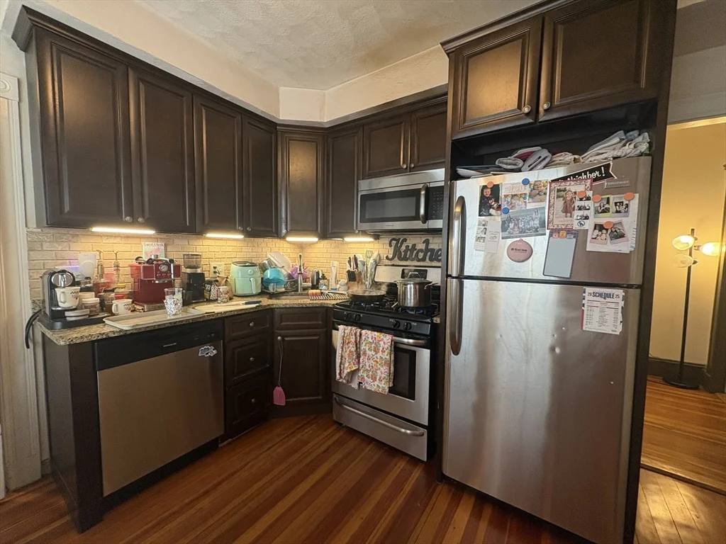 352 Main St, Medford