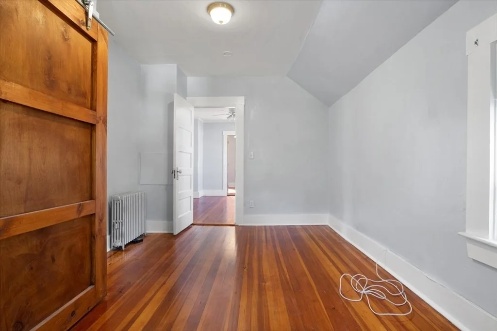 8 Linwood St, Holbrook