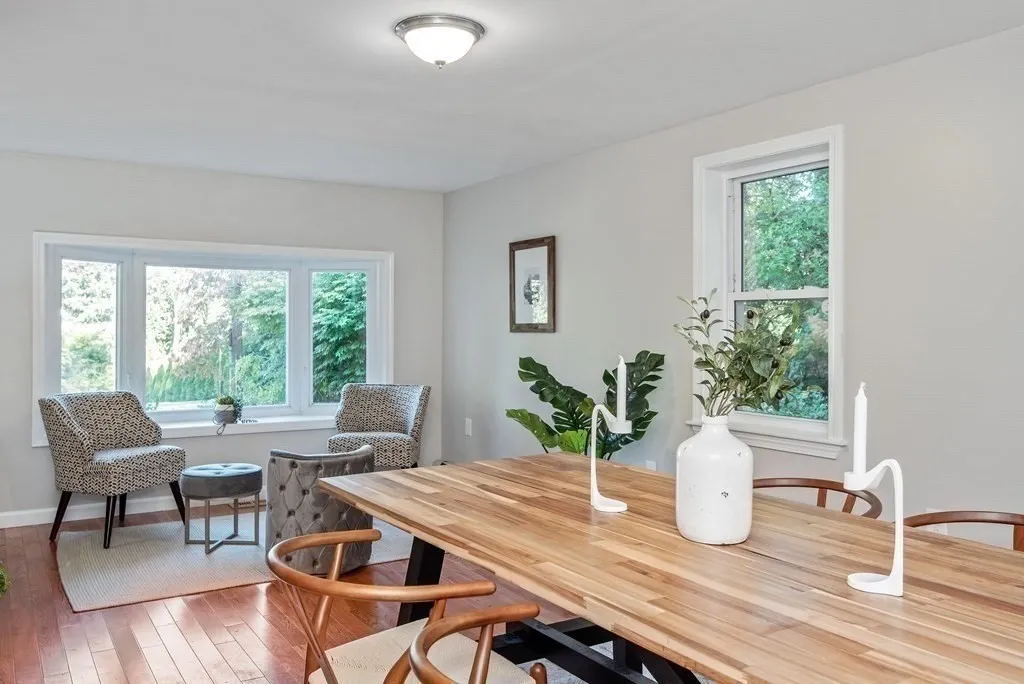 29 Burke Ln, Wellesley