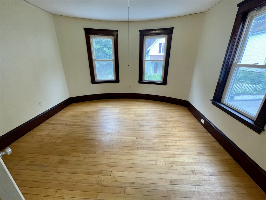 10 Agawam St, Worcester