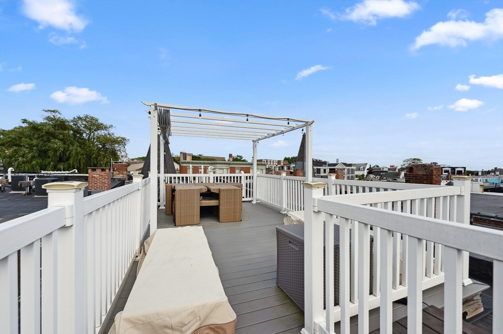 338 Meridian St, East Boston