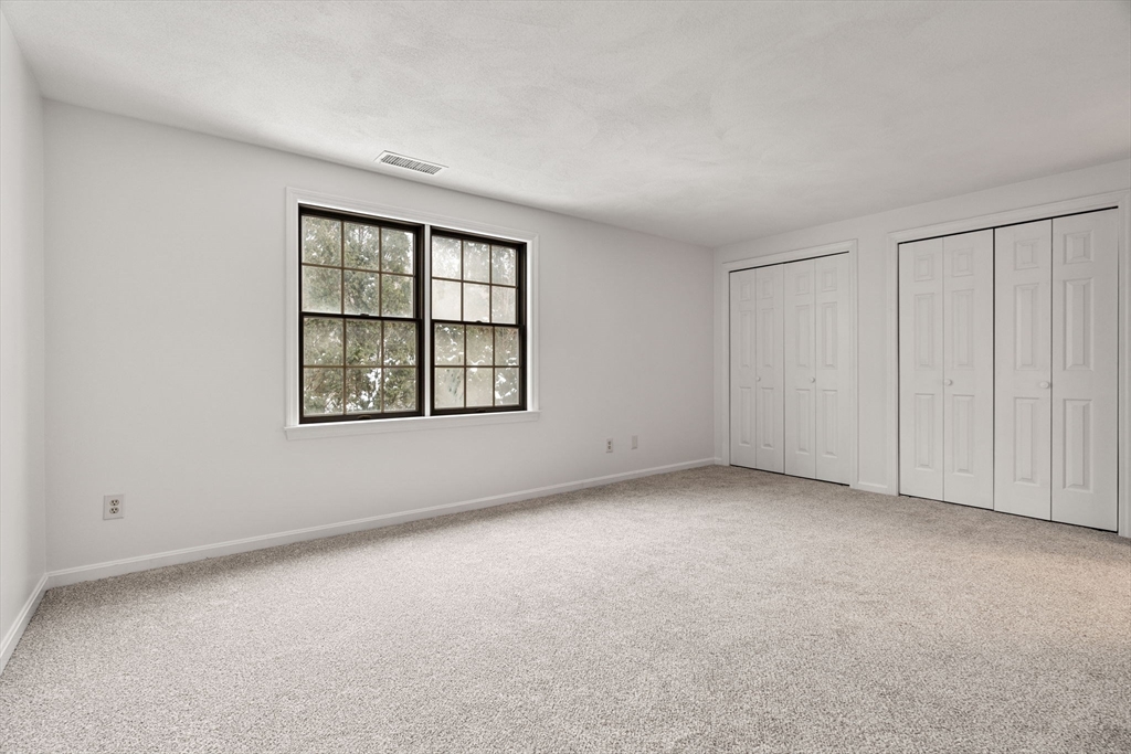 10 Carriage Ct, Merrimac