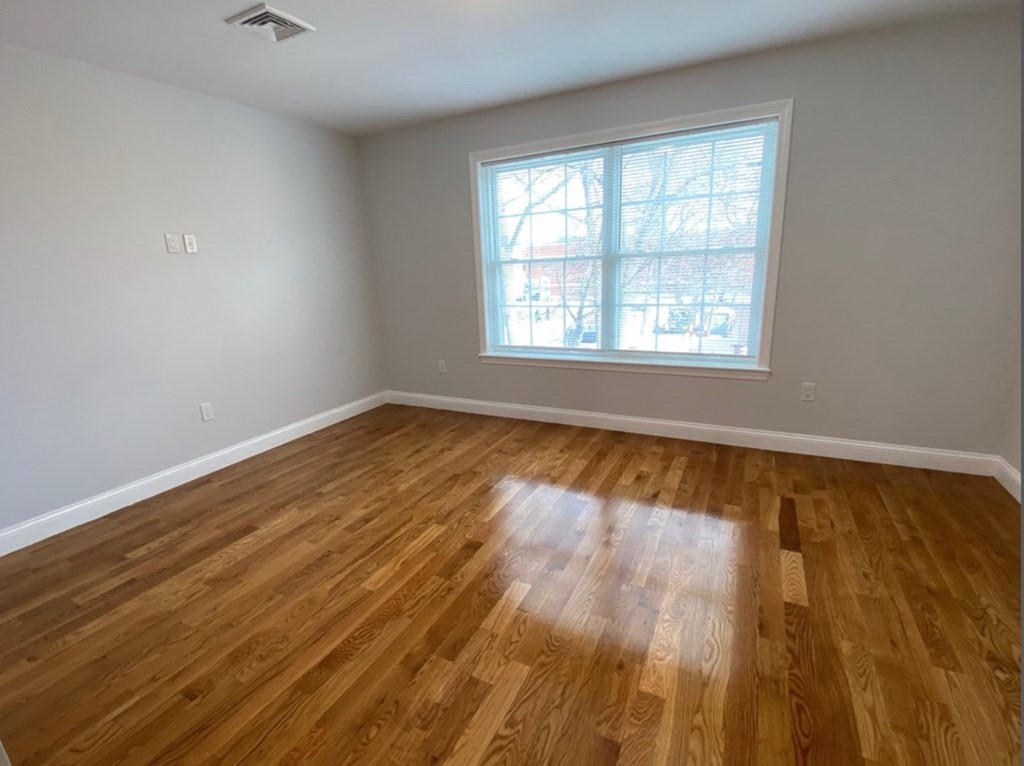 3 bed, 3.5 bath apartment for rent at 16 Walnut St Unit 1, Tufts University — photo 11 of 17