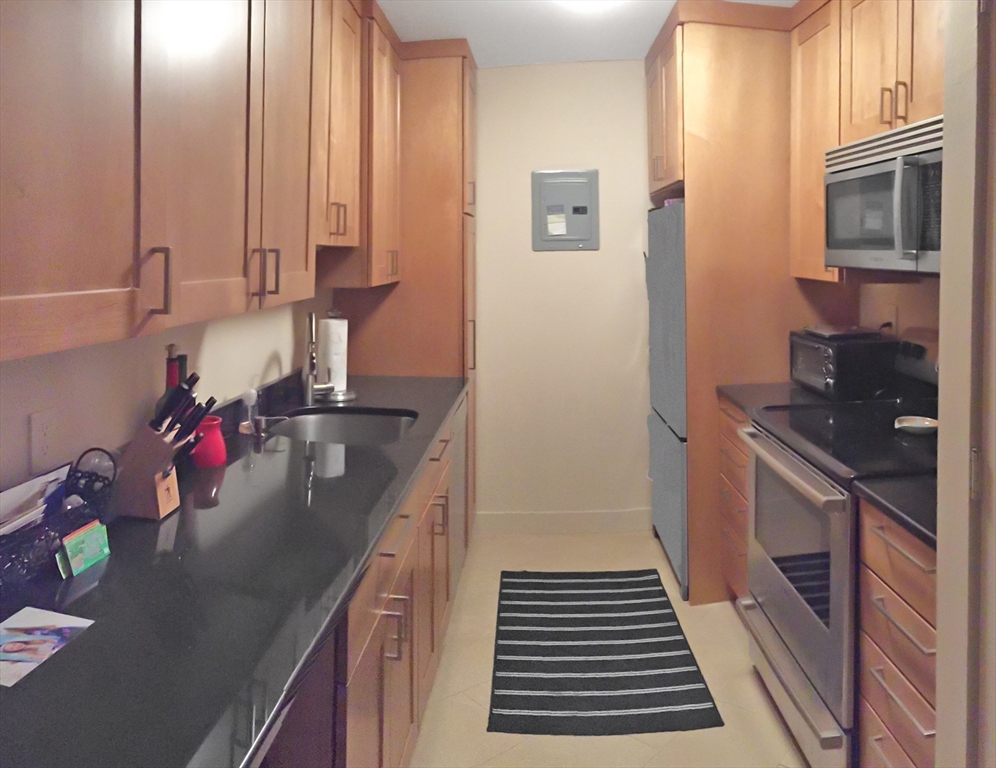 566 Commonwealth Ave, Fenway