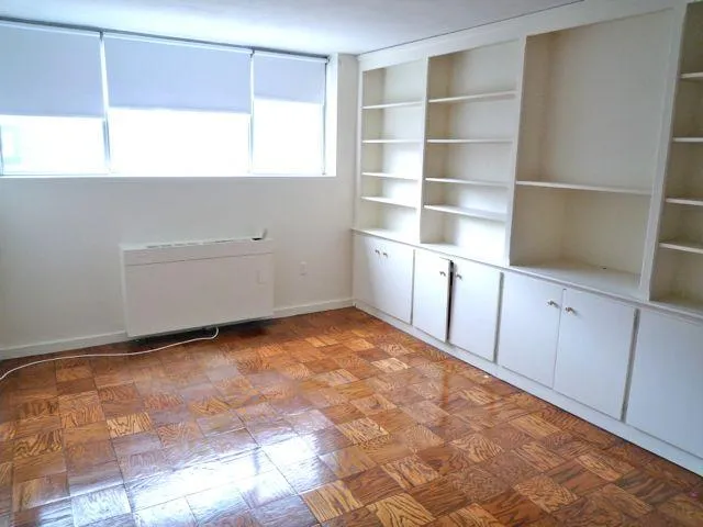 101 Monmouth St, Longwood