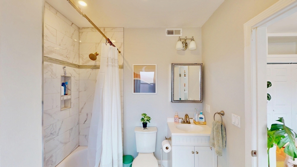 61 Havre St, East Boston