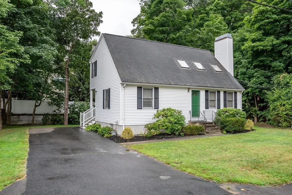 4 Randall Ct, Natick