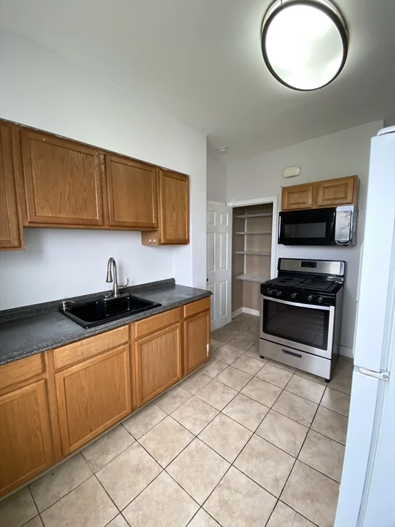 60 Prospect St, Fall River