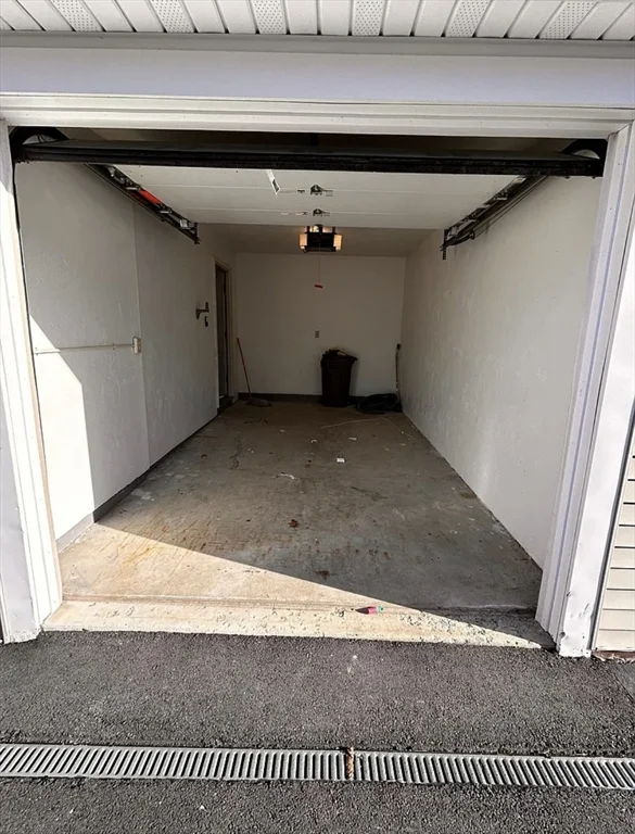 8 Gates Rd, Worcester