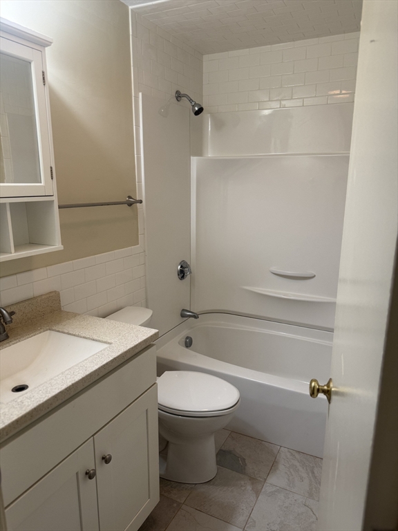 387 Adams St, Abington