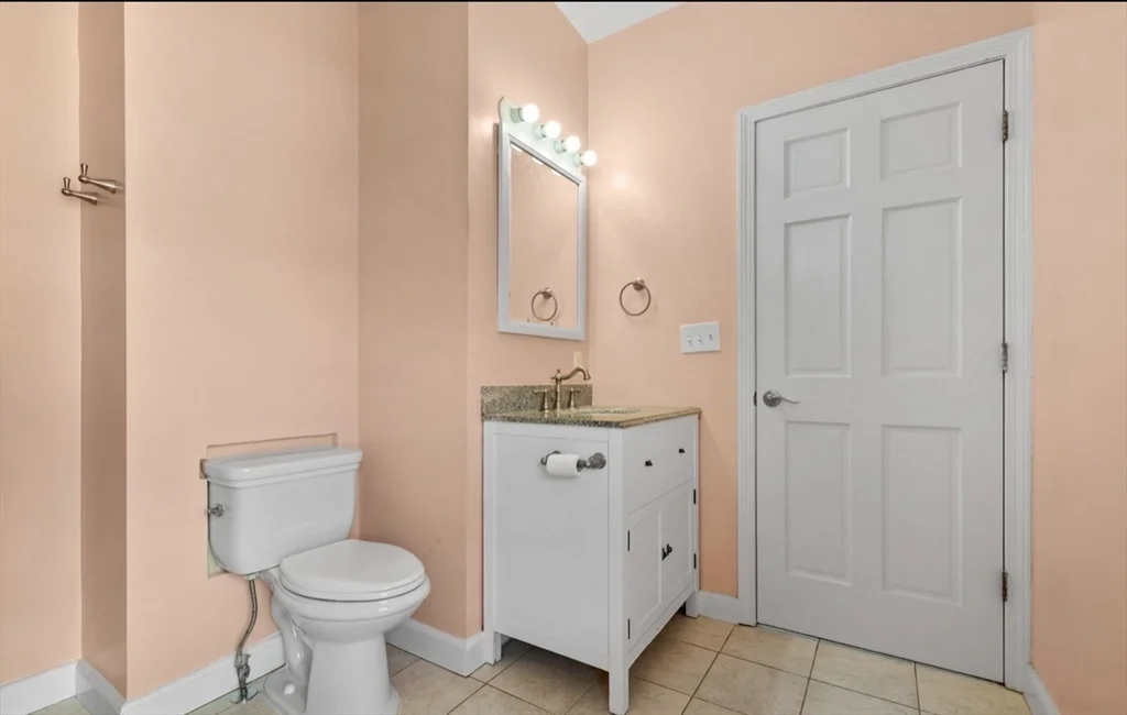 118 Elm St, Marlborough