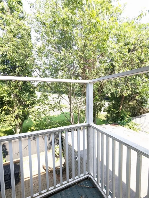 17 Commonwealth Rd, Watertown