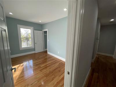 372 Oxford St, Ward Two