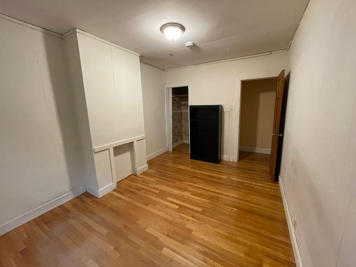 688 Parker St, Mission Hill