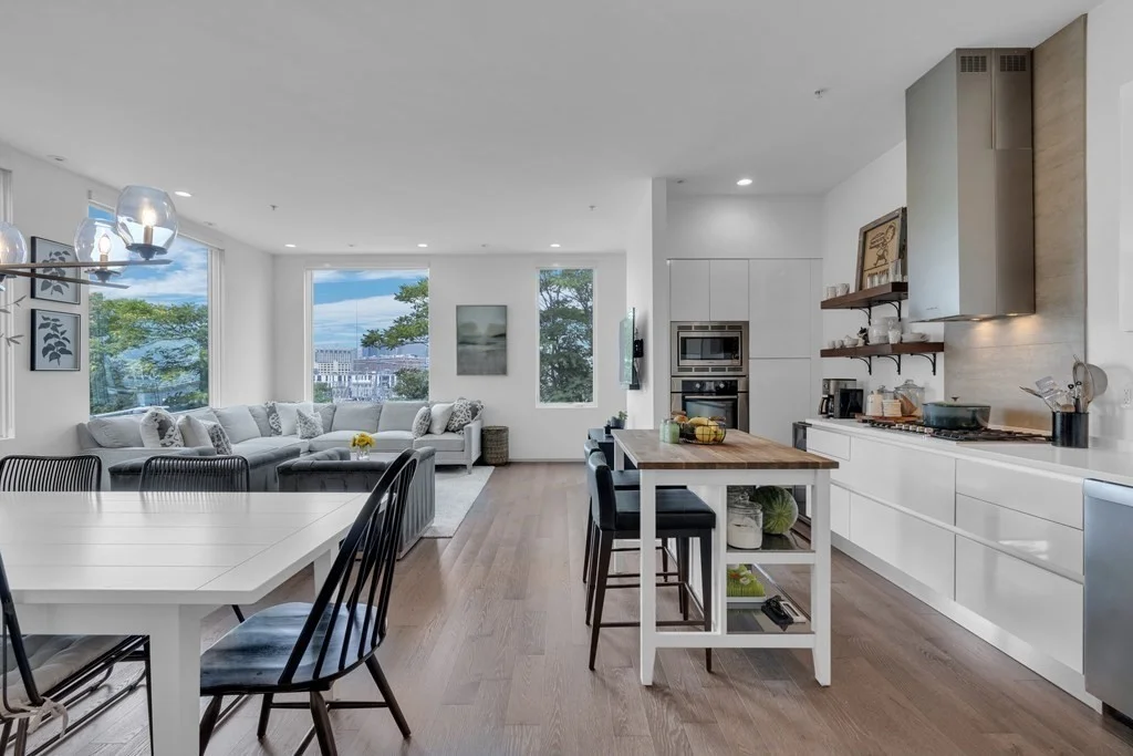537 E 1st St, South Boston