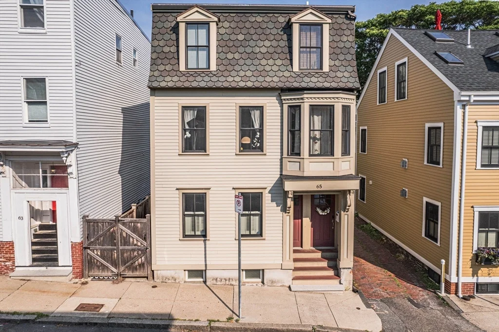 65 Green St, Charlestown